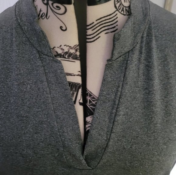 Charcoal V-Neck Sleeveless Top - Picture 2 of 4